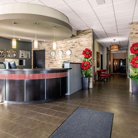 Econo Lodge Inn & Suites Saint Apollinaire Dış mekan fotoğraf
