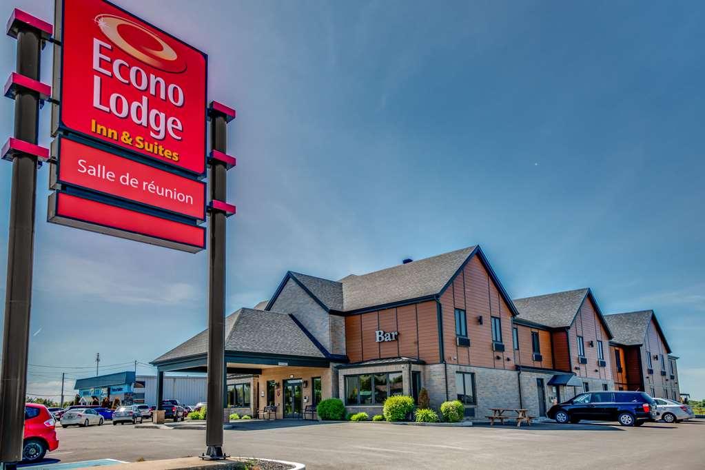 Econo Lodge Inn & Suites Saint Apollinaire Dış mekan fotoğraf