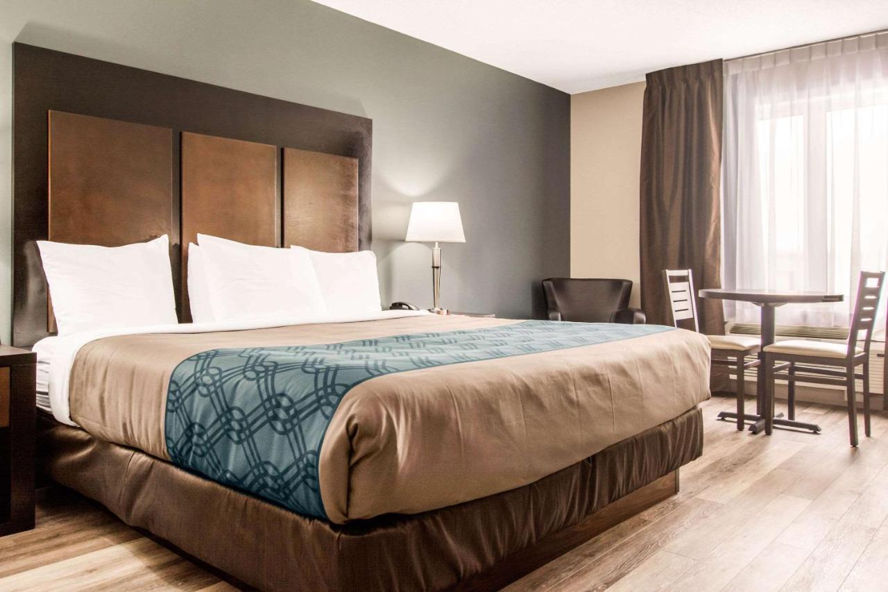 Econo Lodge Inn & Suites Saint Apollinaire Dış mekan fotoğraf
