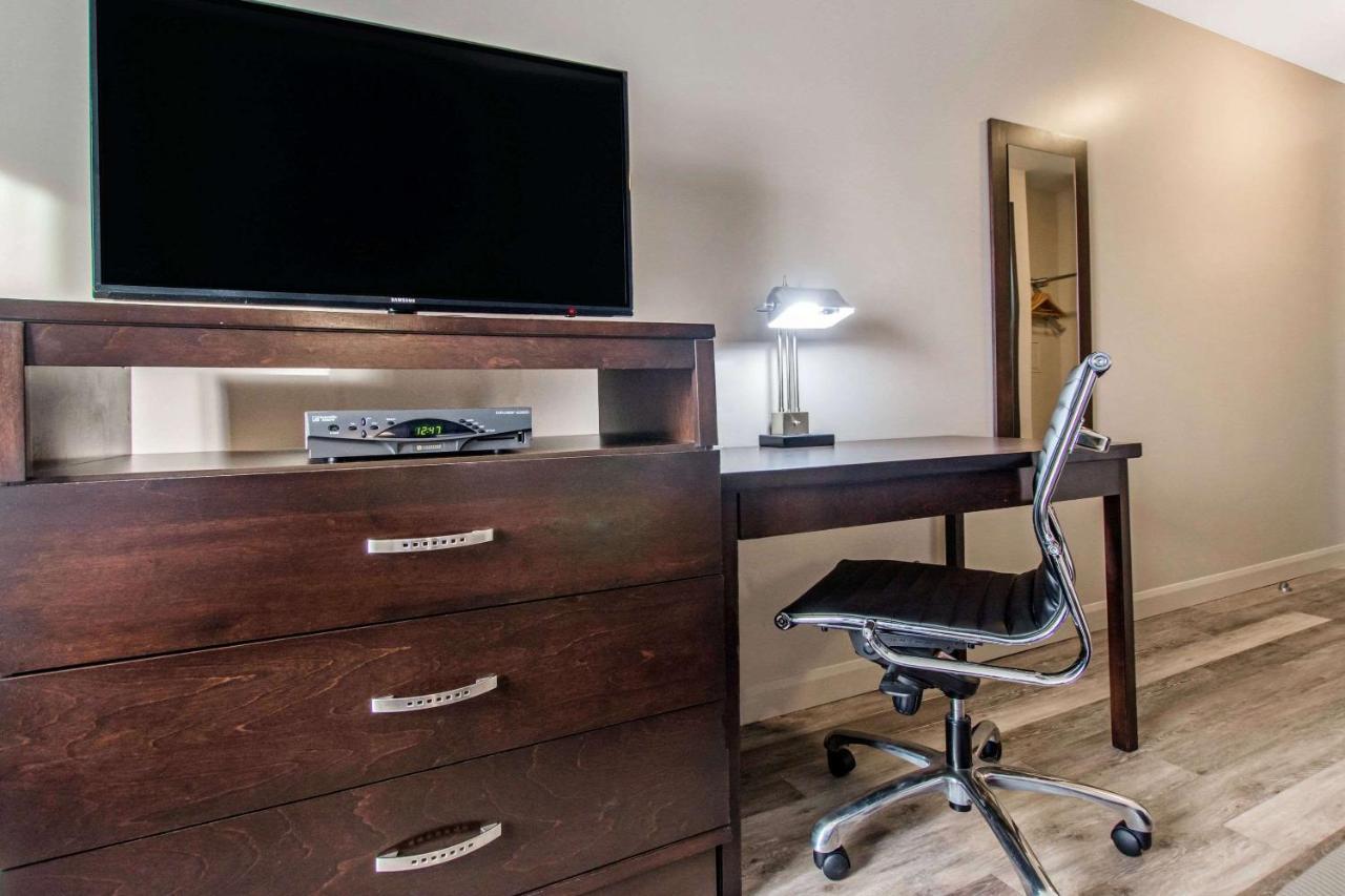 Econo Lodge Inn & Suites Saint Apollinaire Dış mekan fotoğraf
