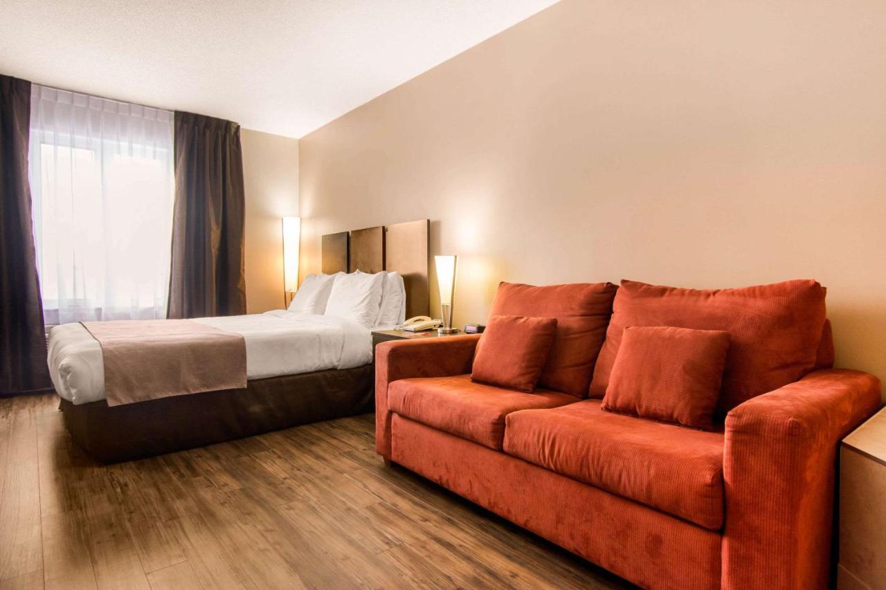 Econo Lodge Inn & Suites Saint Apollinaire Dış mekan fotoğraf