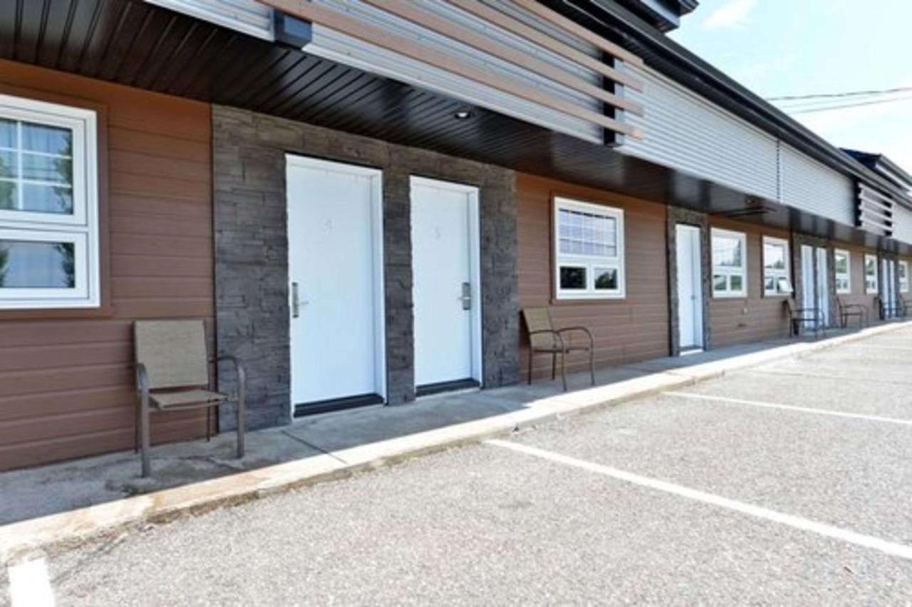 Econo Lodge Inn & Suites Saint Apollinaire Dış mekan fotoğraf