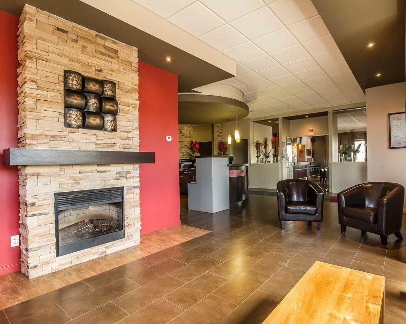 Econo Lodge Inn & Suites Saint Apollinaire Dış mekan fotoğraf