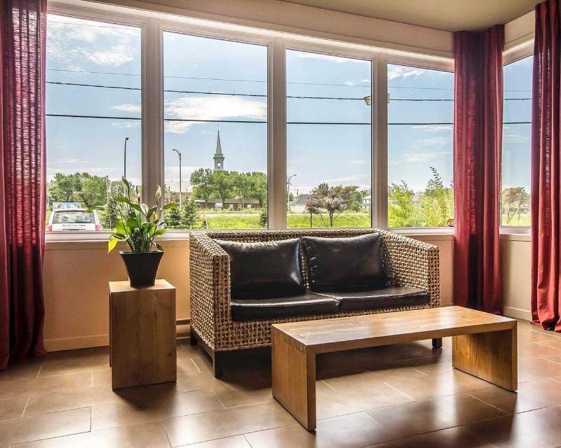 Econo Lodge Inn & Suites Saint Apollinaire Dış mekan fotoğraf