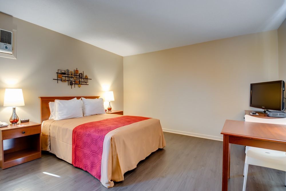 Econo Lodge Inn & Suites Saint Apollinaire Dış mekan fotoğraf