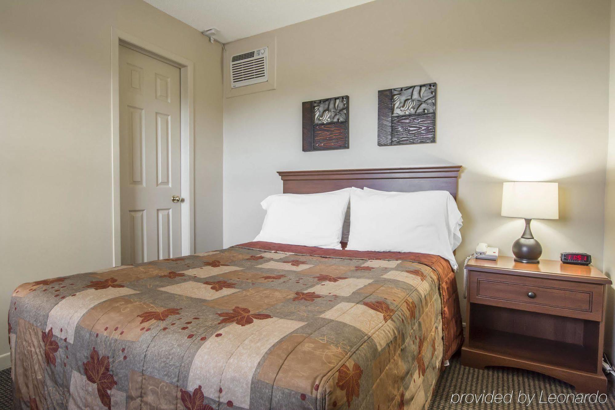 Econo Lodge Inn & Suites Saint Apollinaire Dış mekan fotoğraf
