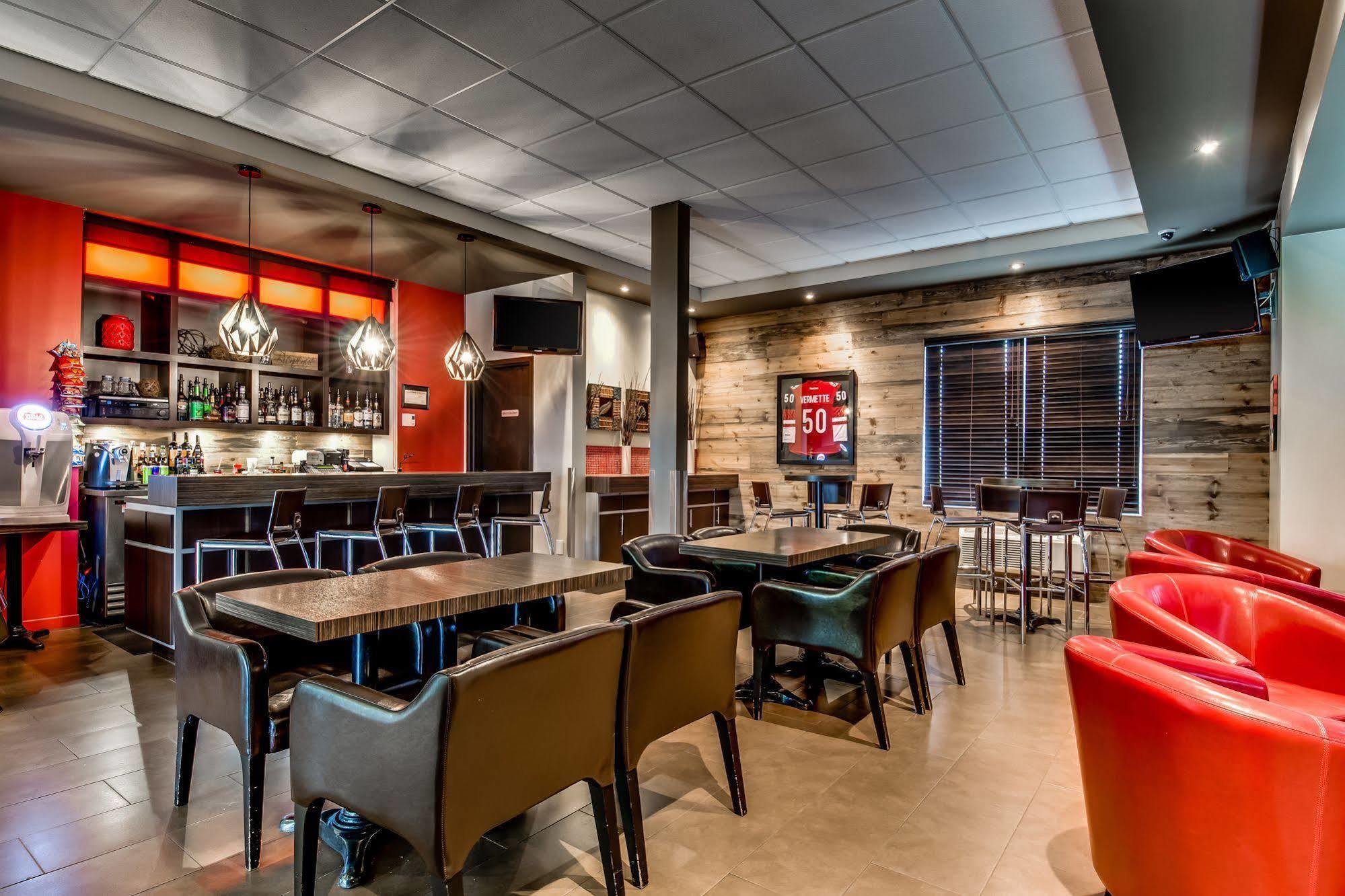 Econo Lodge Inn & Suites Saint Apollinaire Dış mekan fotoğraf