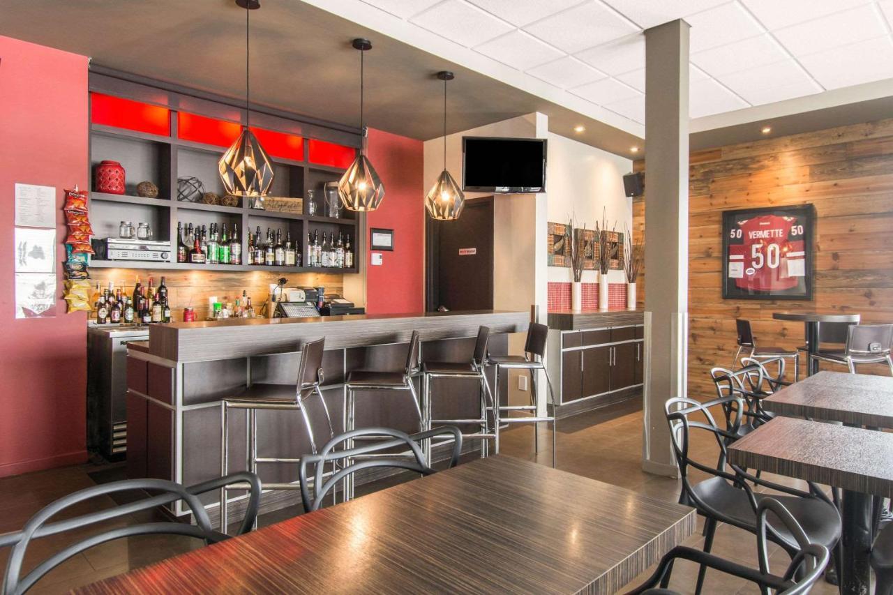 Econo Lodge Inn & Suites Saint Apollinaire Dış mekan fotoğraf