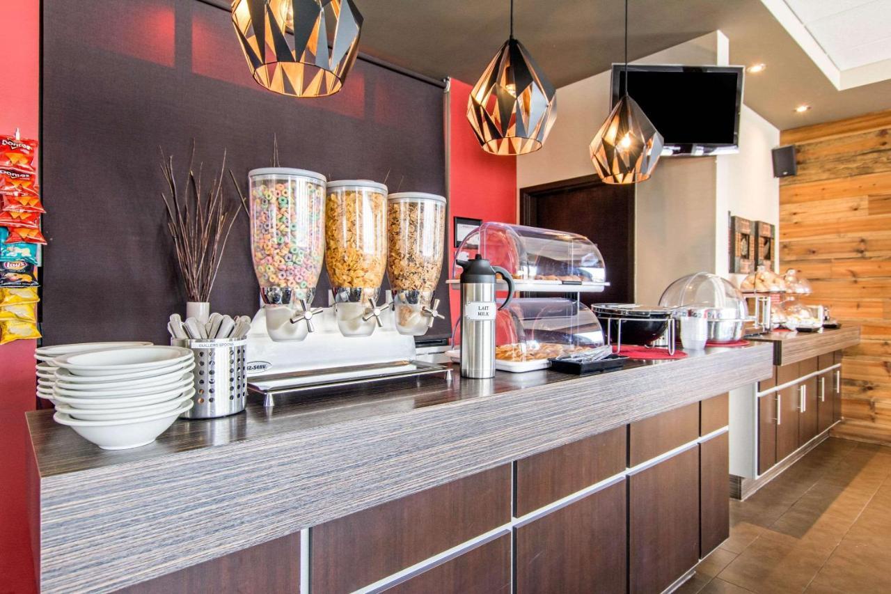 Econo Lodge Inn & Suites Saint Apollinaire Dış mekan fotoğraf