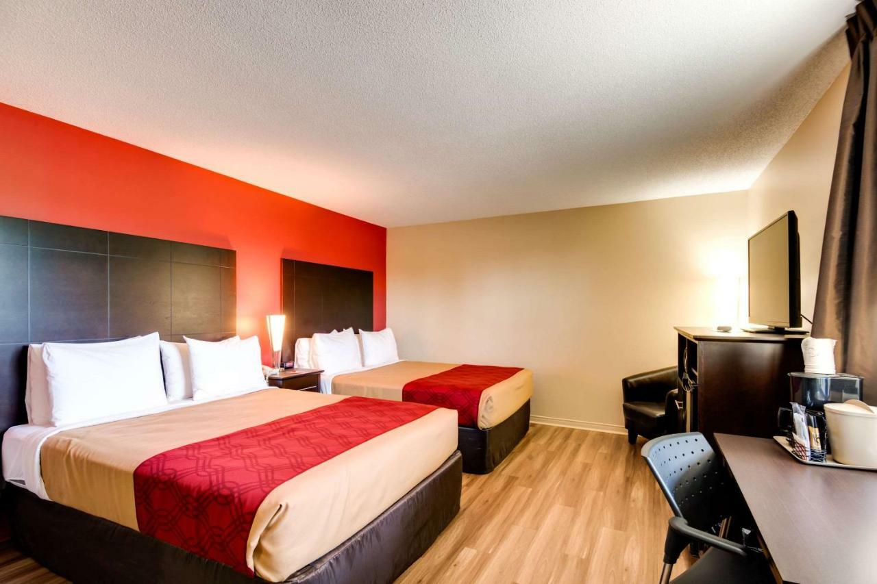 Econo Lodge Inn & Suites Saint Apollinaire Dış mekan fotoğraf