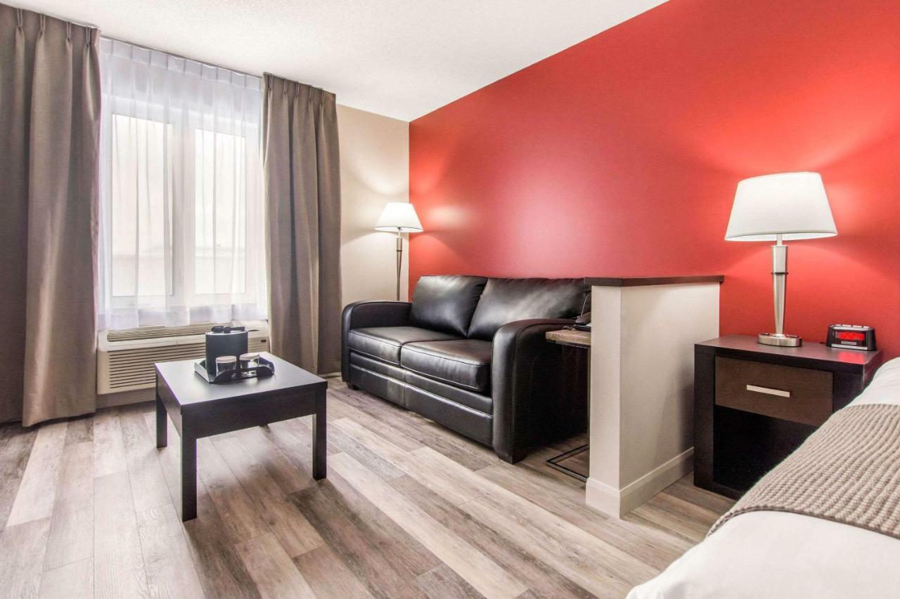 Econo Lodge Inn & Suites Saint Apollinaire Dış mekan fotoğraf
